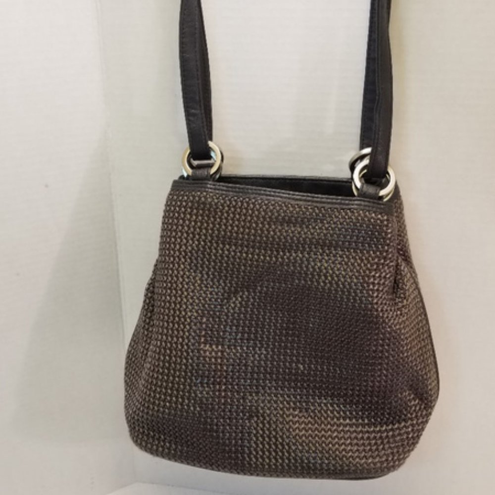 EUC. Mondani NY Crossbody Bucket Bag